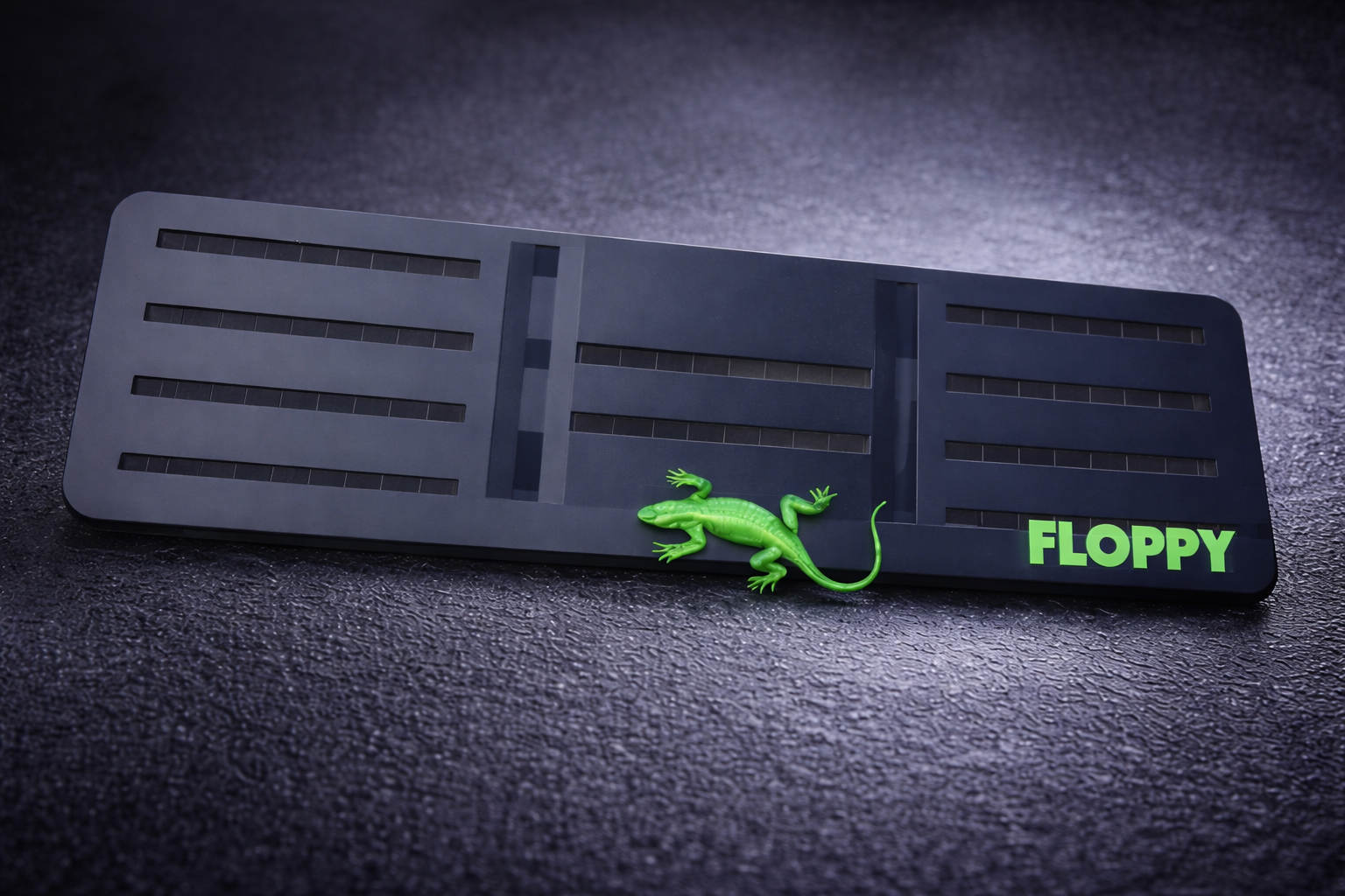 Lizard — urban standard registration plate underlay by Popy Floppy